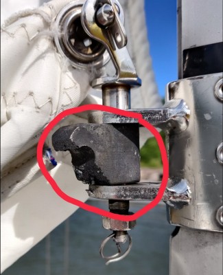 H-vene puomin ja maston liitososa